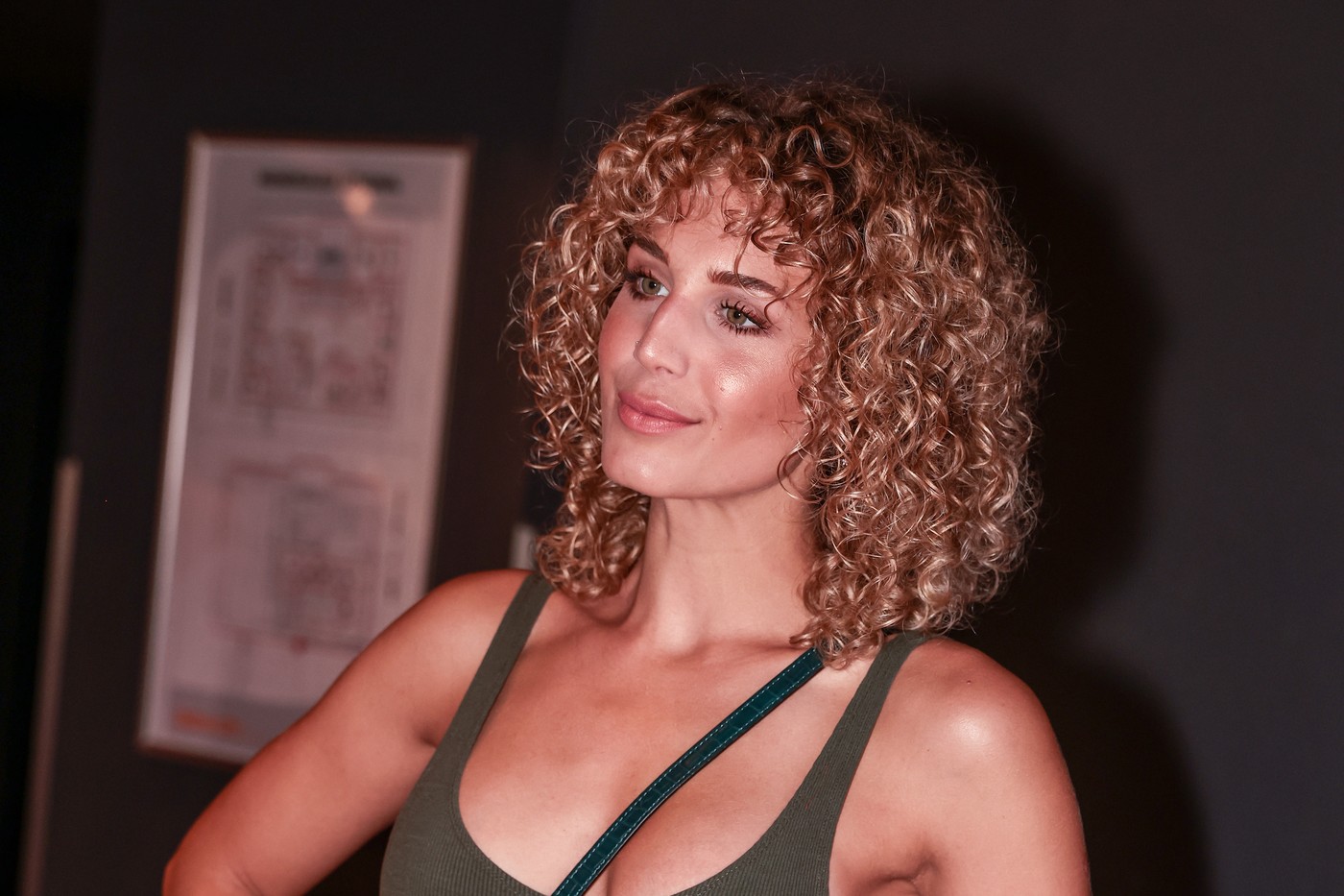 Aprócska fürdőruhában villantotta meg brutális testét a Barátok Közt szőke bombázója, ettől a póztól mindenkinek elakad a lélegzete