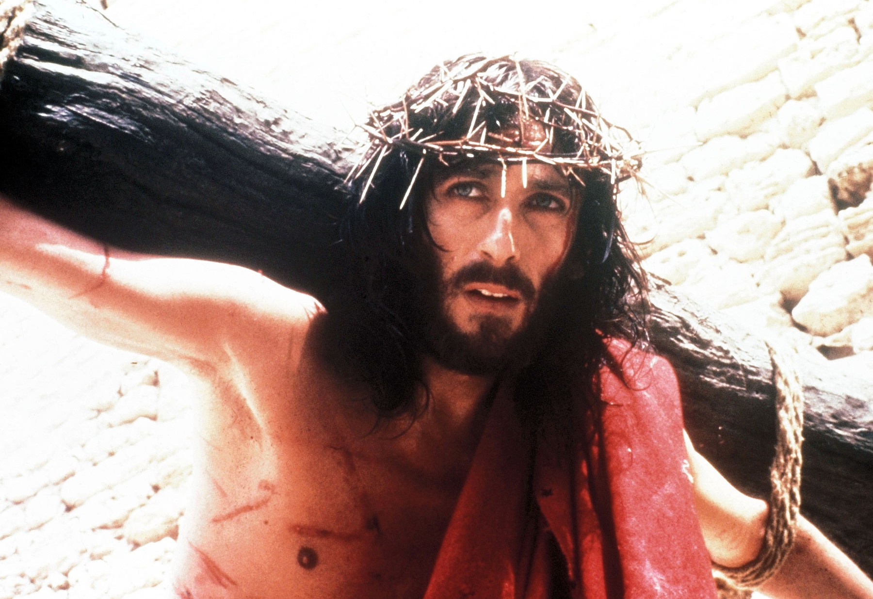 Ő volt A názáreti Jézus főszereplője: így néz ki 79 évesen Robert Powell, akit sokszor összetévesztenek az igazi Krisztussal