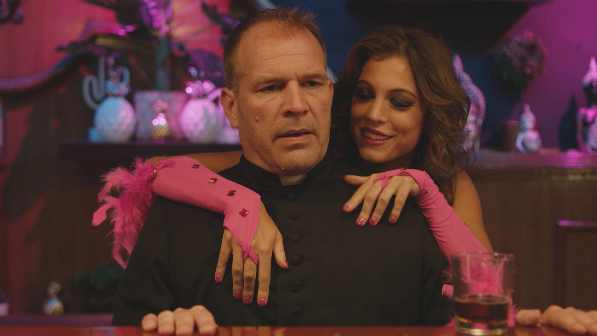 „Szoknyás pasinak még nem csináltam” - fülledt erotikával folytatódik A mi kis falunk