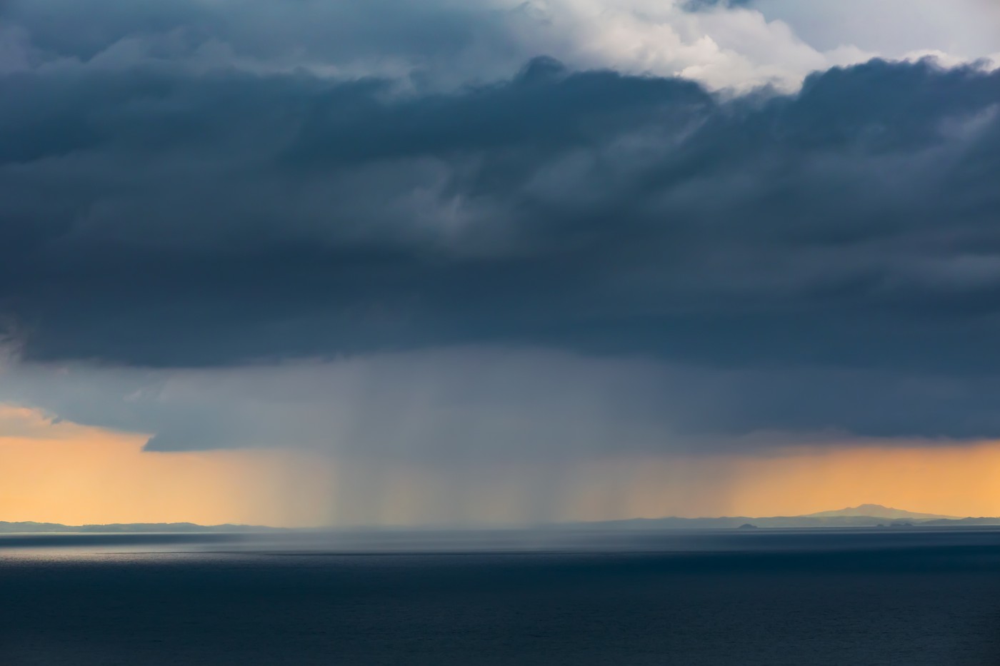Szélsőséges időjárási jelenség tarolja le hazánkat Húsvétkor, de az igazi feketeleves hétfőn érkezik - részletes időjárás-előrejelzés