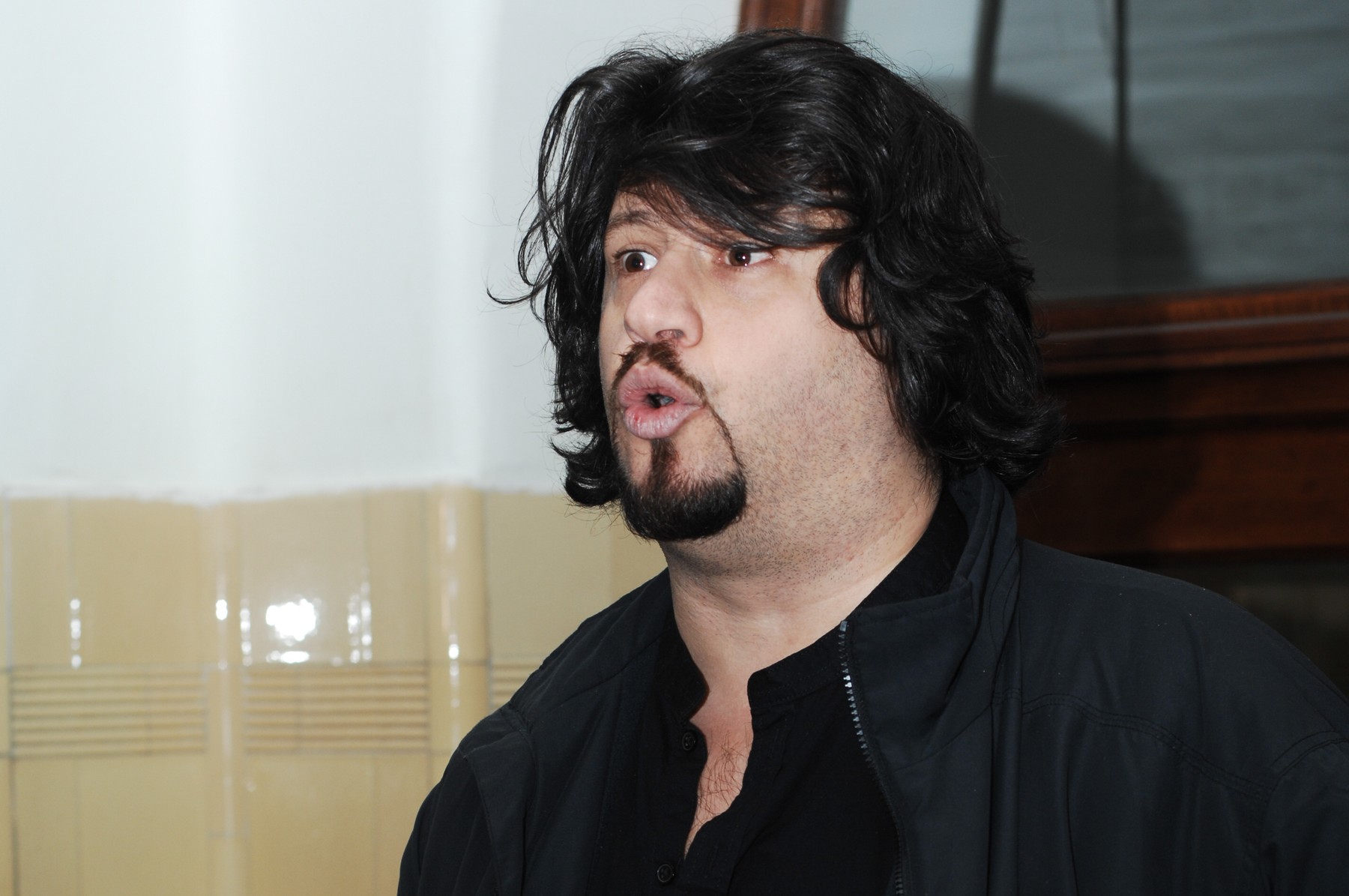 A legnagyobb Fidesz rajongó celebnek küldött üzenetet Puzsér Róbert, most a kivéreztetést kockáztatja