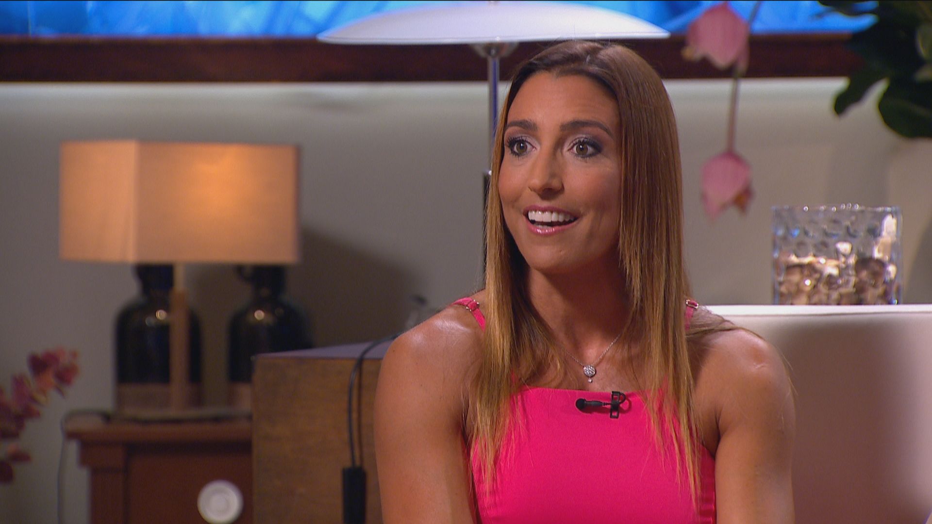 Rubint Réka kitolta bazinagy szilikonmelleit és ilyet kérdezett: „Ha ilyen a szxr, milyen a jó?!”