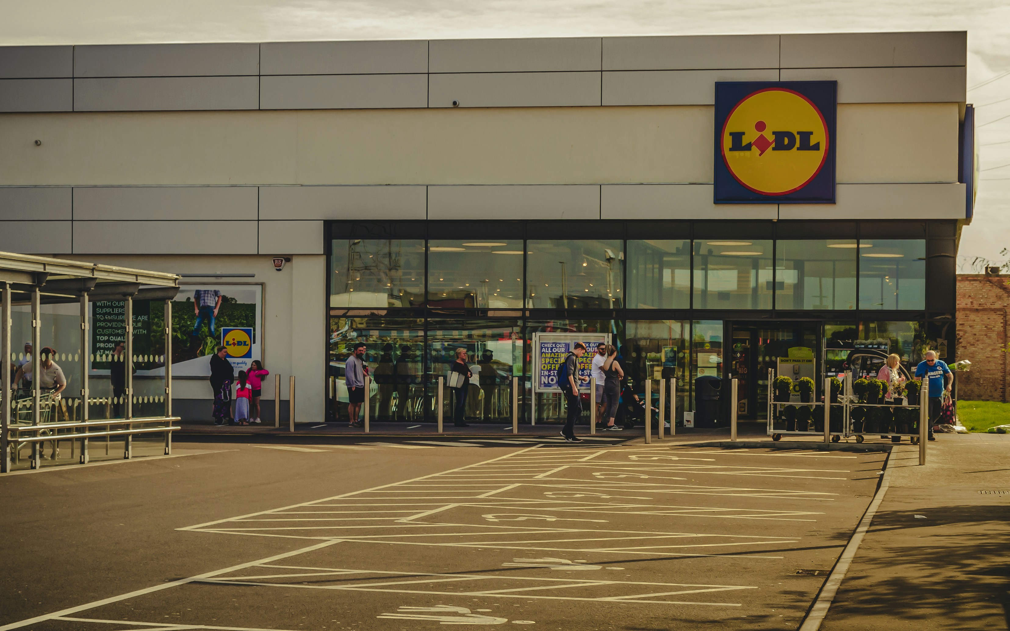 Mi történt? Elsötétült a Lidl Magyarország Facebook-oldala, mindenki a magyarázatot várja