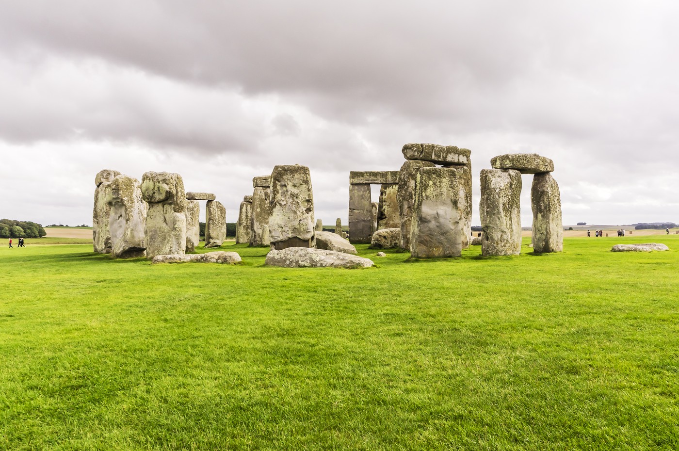 Vérlázító dolog történt a Stonehenge-nél, futótűzként terjed a felelőtlen turistáról készült felvétel