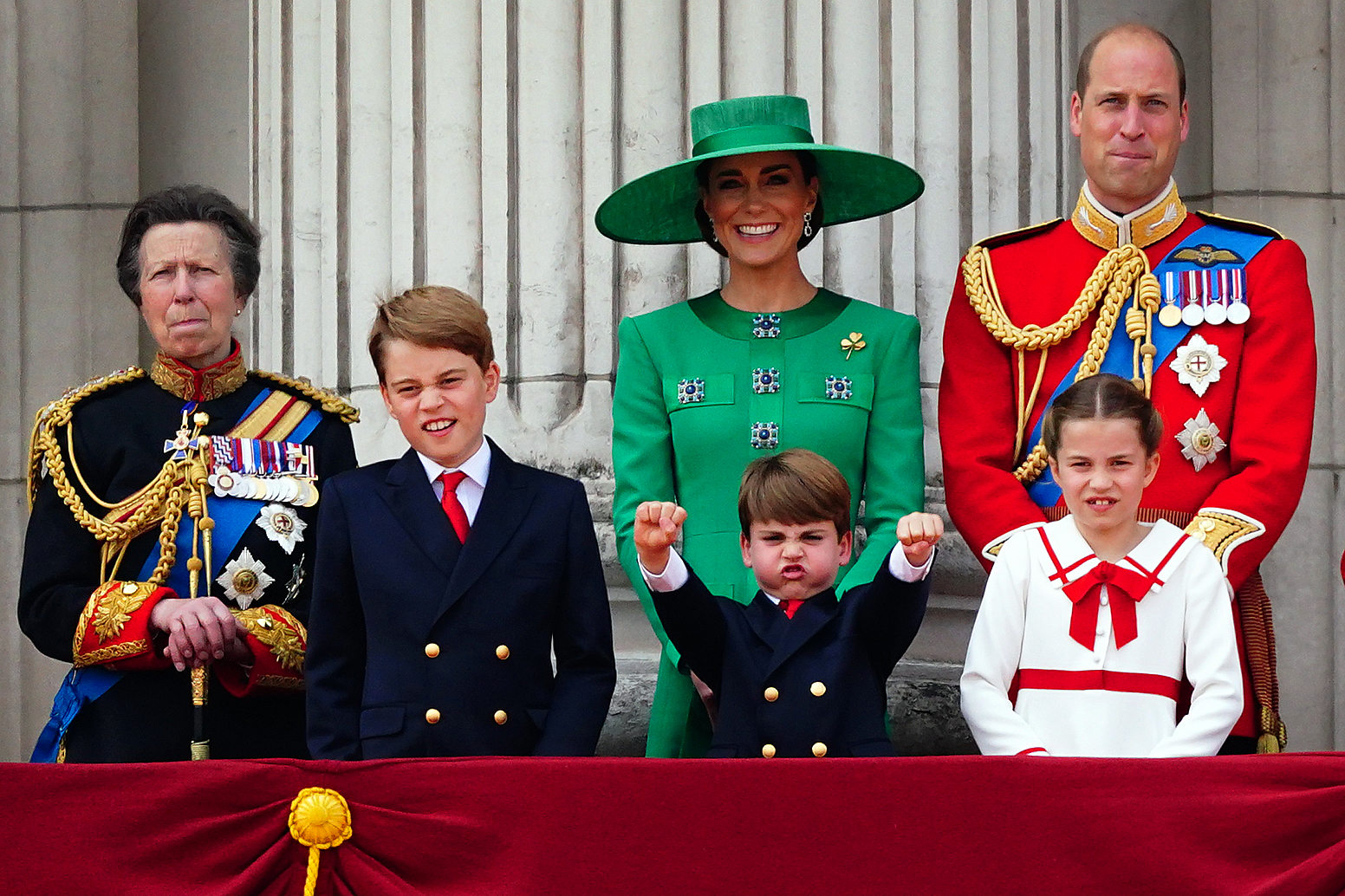 A Buckingham-palota nem titkolózik tovább, olyan tettek amire senki sem számított ezekben a vészterhes időkben